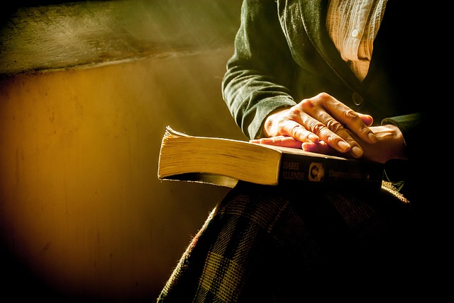 Barrierefreies Wohnen im Alter ist wichtig auch für Leser Ein Homelift macht dem Leser im Alter das Zuhause barrierefrei
